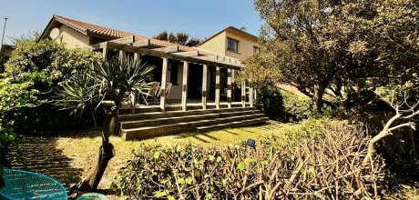 G0116 Modern house near the beach access in a nice street